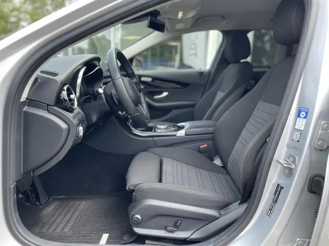 Mercedes-Benz 300 view 7