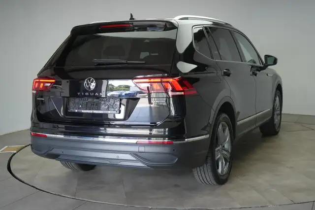 Volkswagen Tiguan Allspace view 6