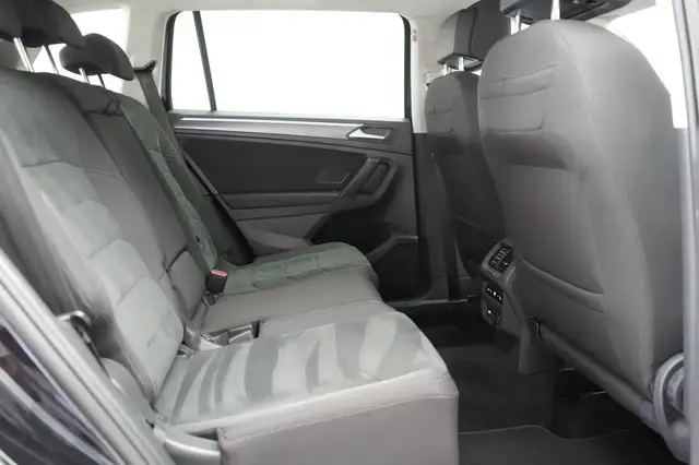 Volkswagen Tiguan Allspace view 9