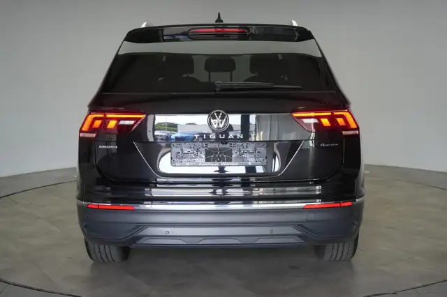 Volkswagen Tiguan Allspace view 5