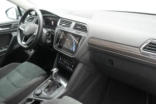Volkswagen Tiguan Allspace view 8