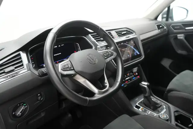 Volkswagen Tiguan Allspace view 13