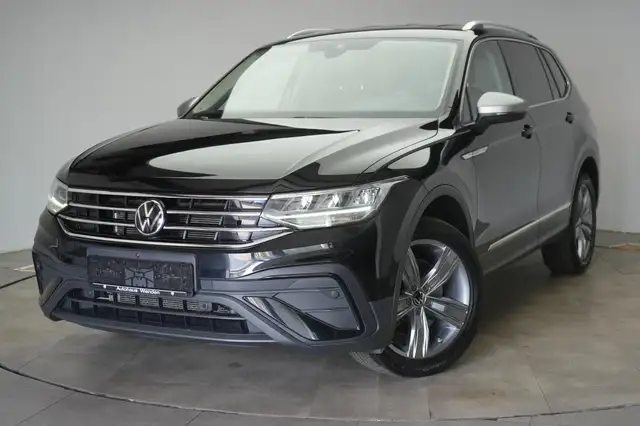 Volkswagen Tiguan Allspace view 3