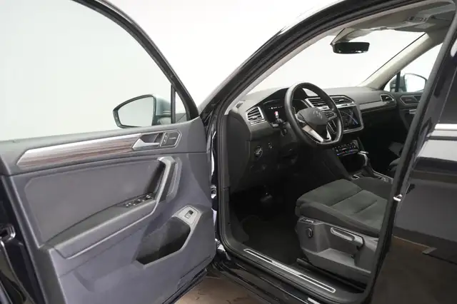 Volkswagen Tiguan Allspace view 12