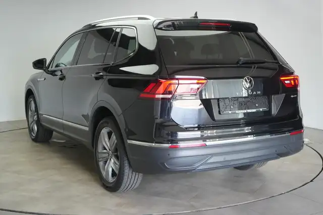Volkswagen Tiguan Allspace view 4