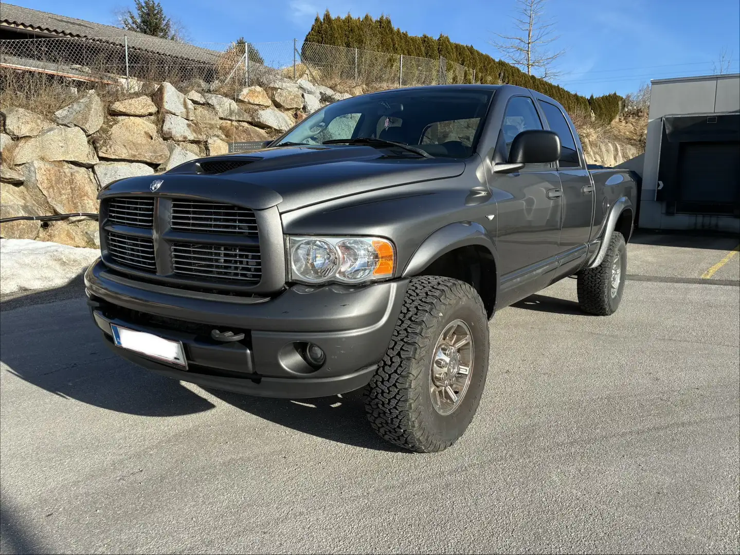 Dodge RAM 2500 Cummins Grau - 1