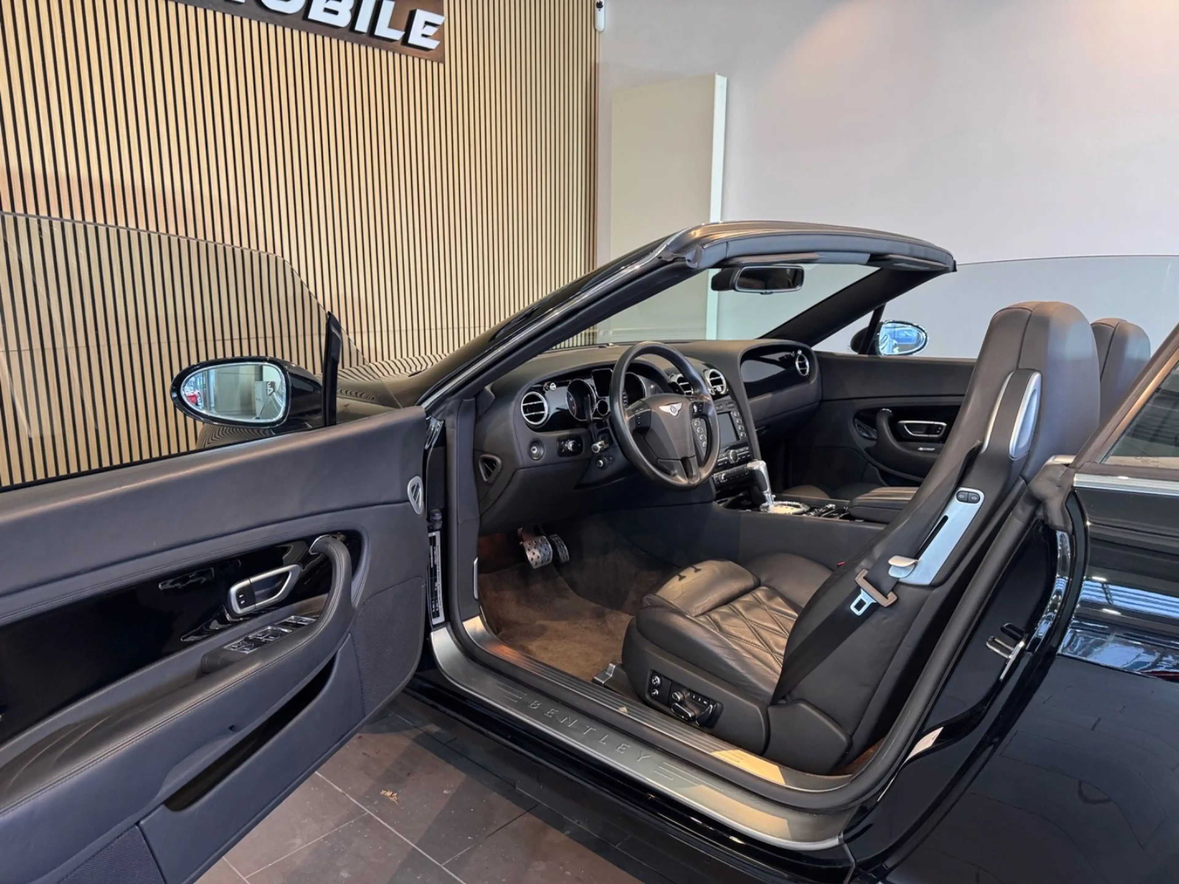 Bentley Continental GTC - CAM/NAVI/XENON/LEDER/20" — photo 10