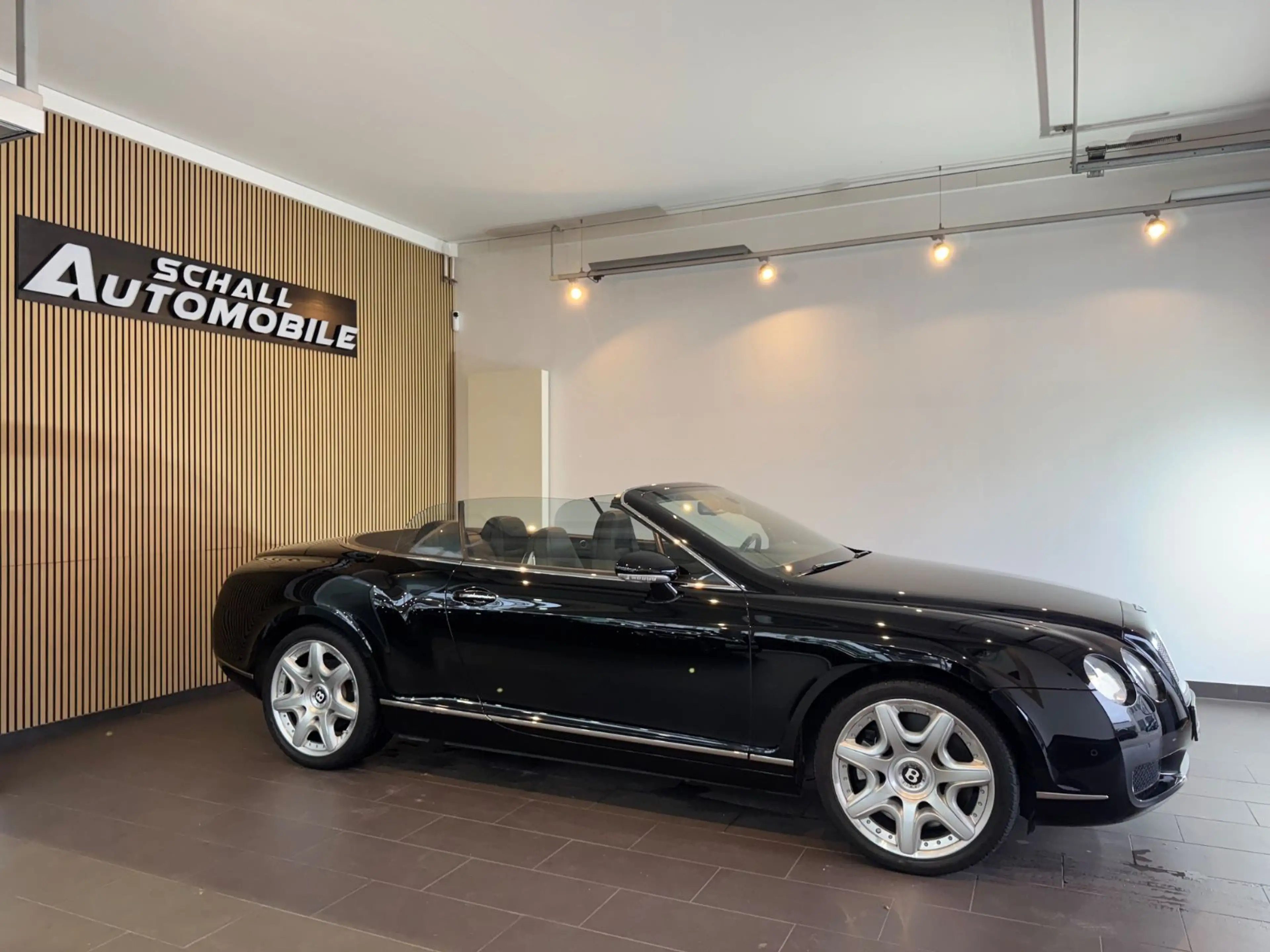 Bentley Continental GTC - CAM/NAVI/XENON/LEDER/20" — photo 4