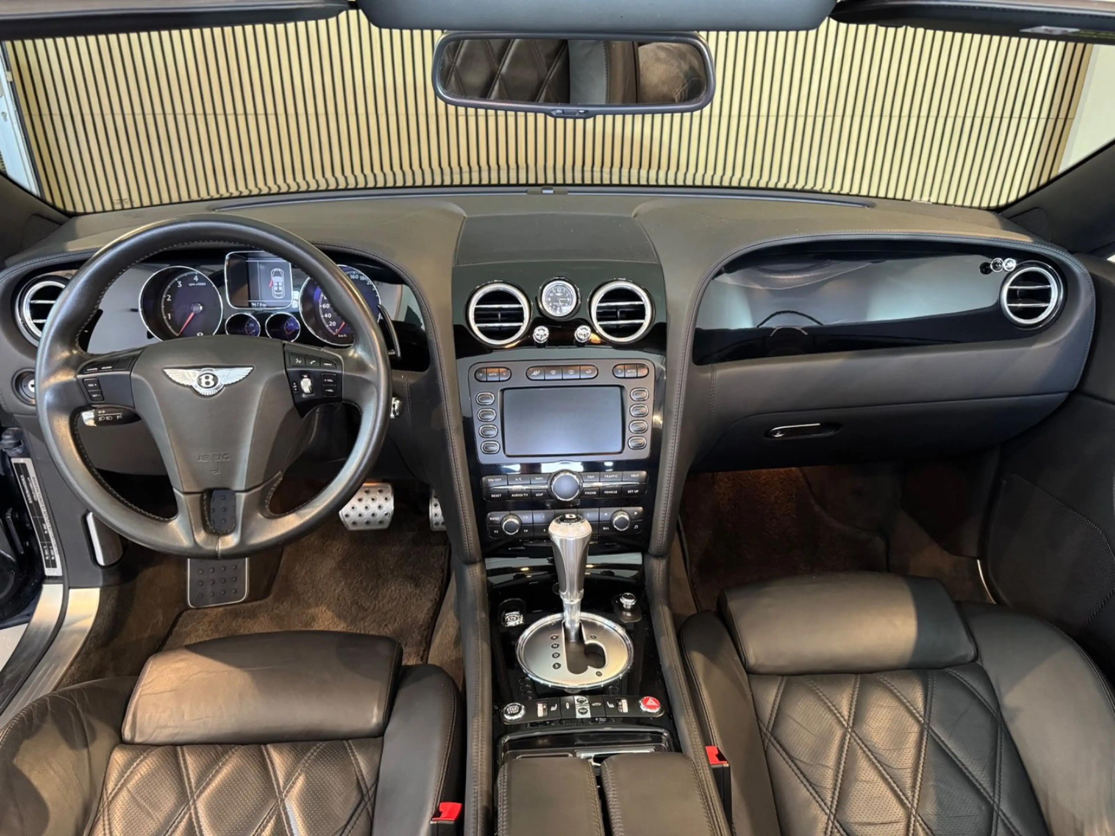Bentley Continental GTC - CAM/NAVI/XENON/LEDER/20" — photo 13