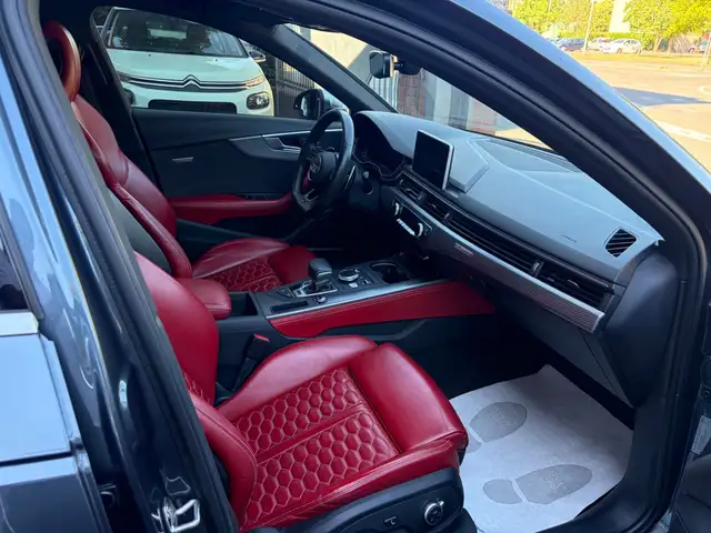 Audi A4 view 11