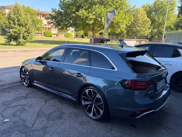 Audi A4 view 5