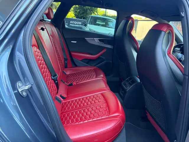 Audi A4 view 10