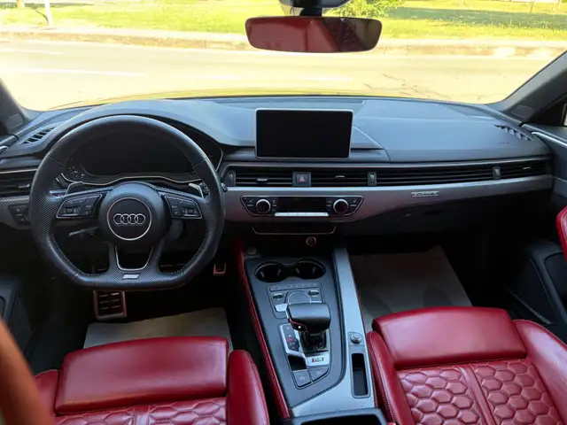 Audi A4 view 7