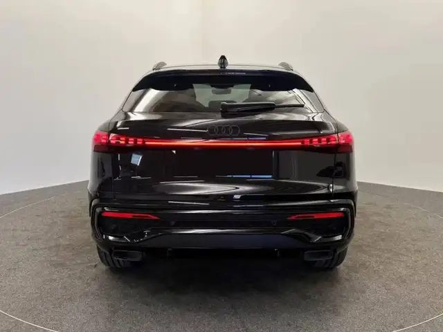 Audi Q5 view 14
