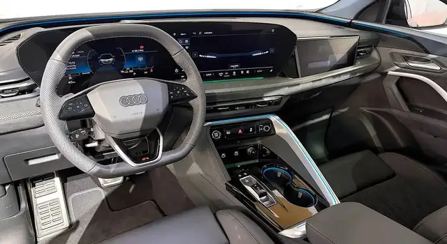 Audi Q5 view 11