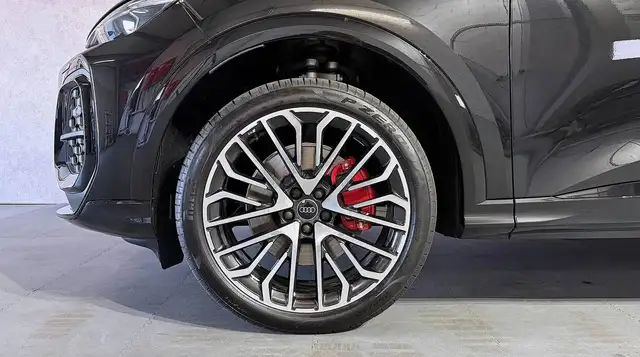 Audi Q5 view 7