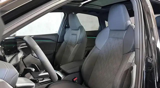 Audi Q5 view 9