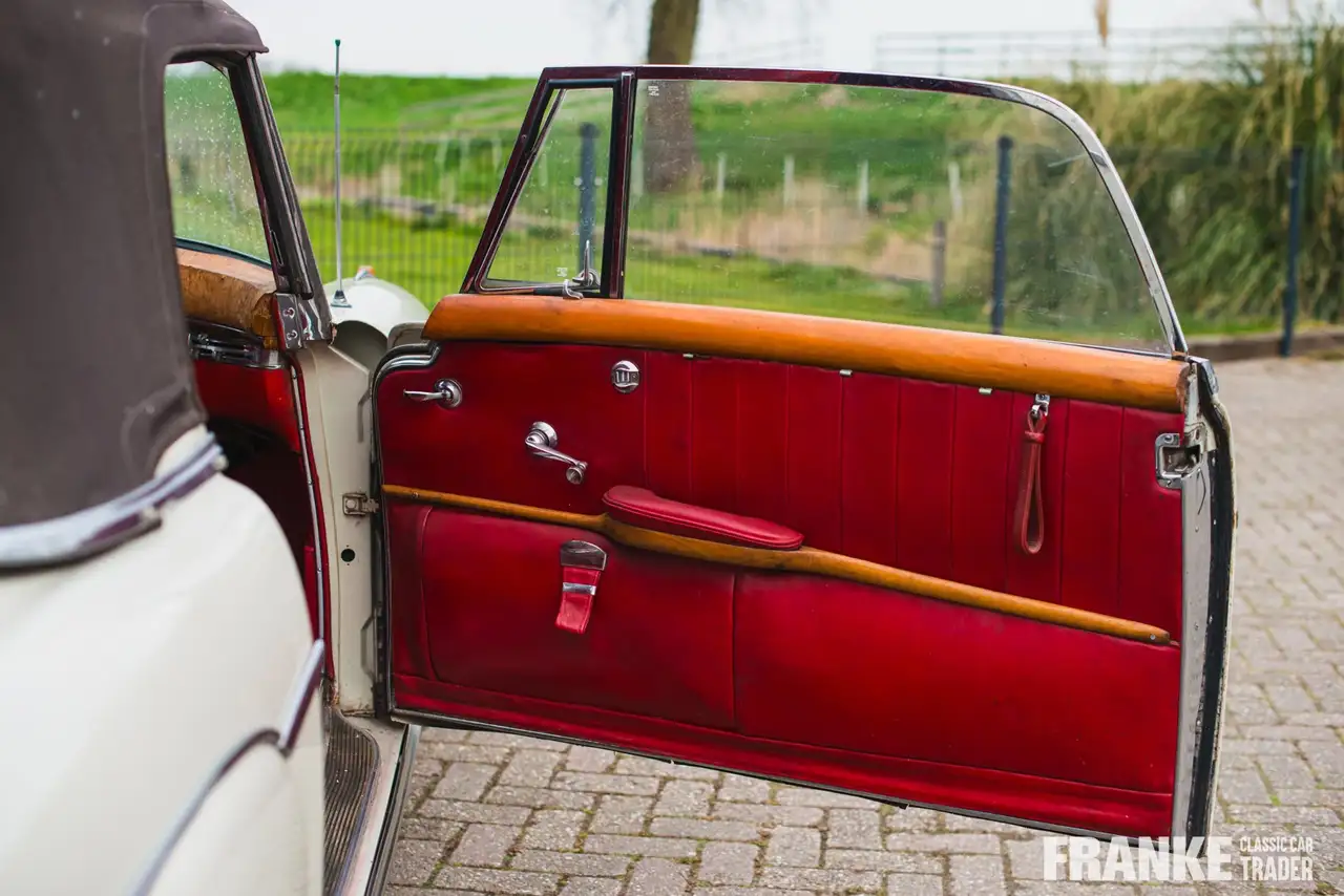 Mercedes-Benz 220 S Cabriolet, foto 9