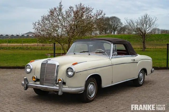 Mercedes-Benz 220 S Cabriolet