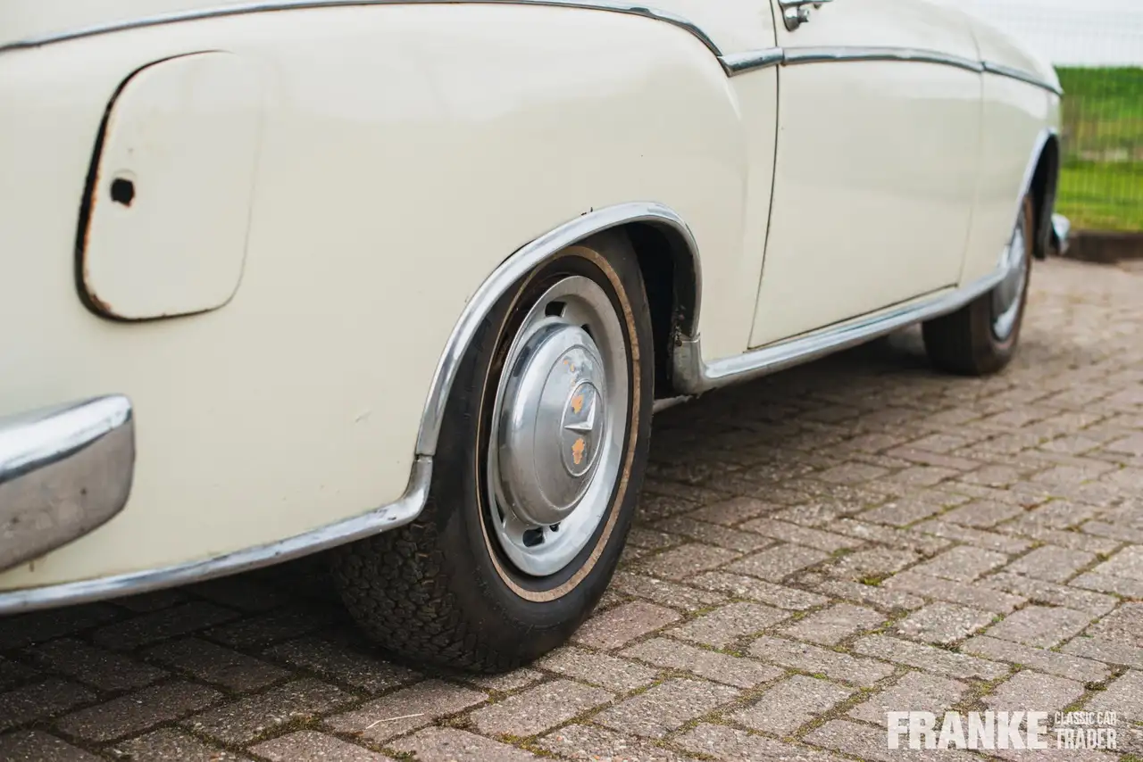 Mercedes-Benz 220 S Cabriolet, foto 4