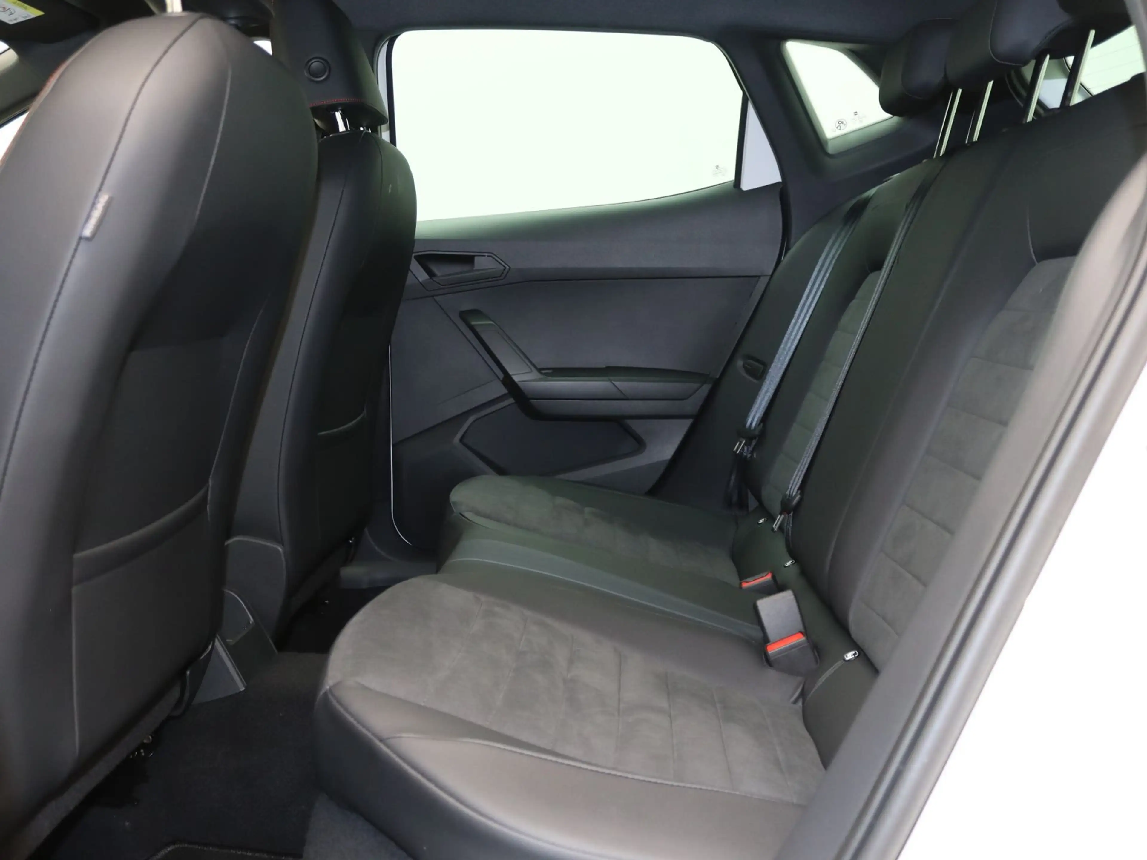 SEAT Ibiza FR Black Edition 1.0 TSI DSG / Navi, LED — photo 12