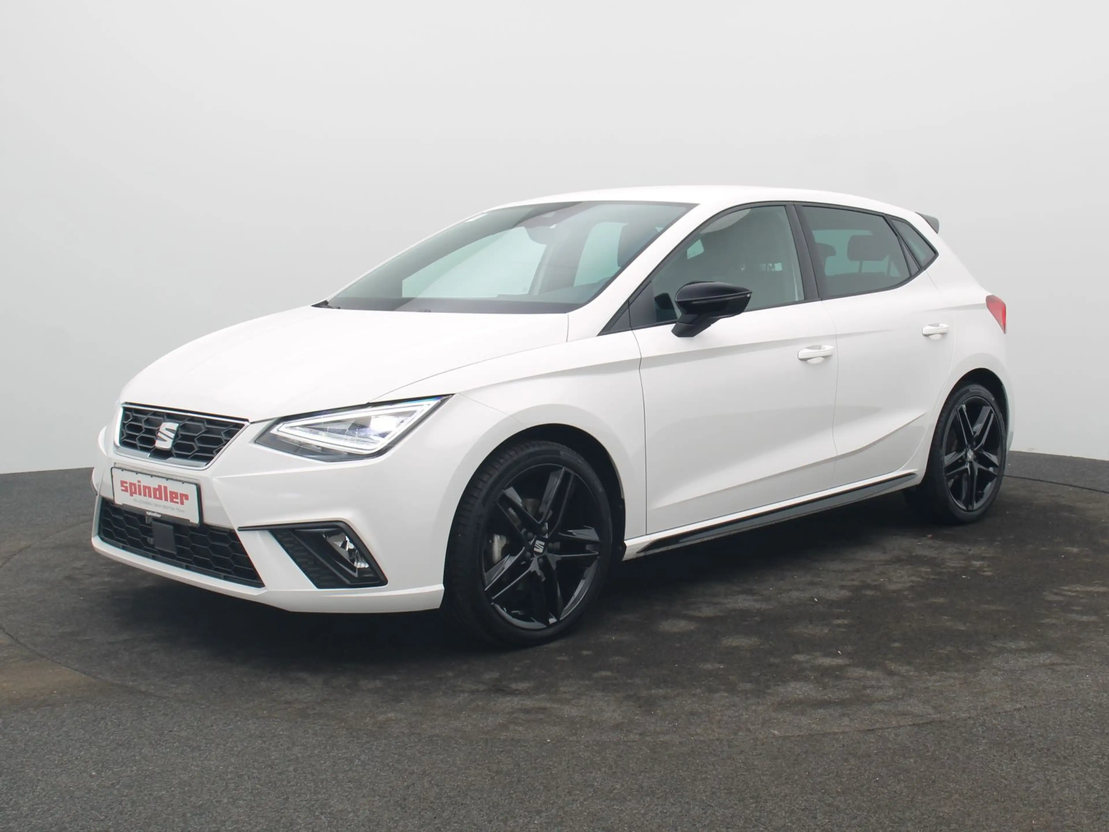 SEAT Ibiza FR Black Edition 1.0 TSI DSG / Navi, LED — photo 2