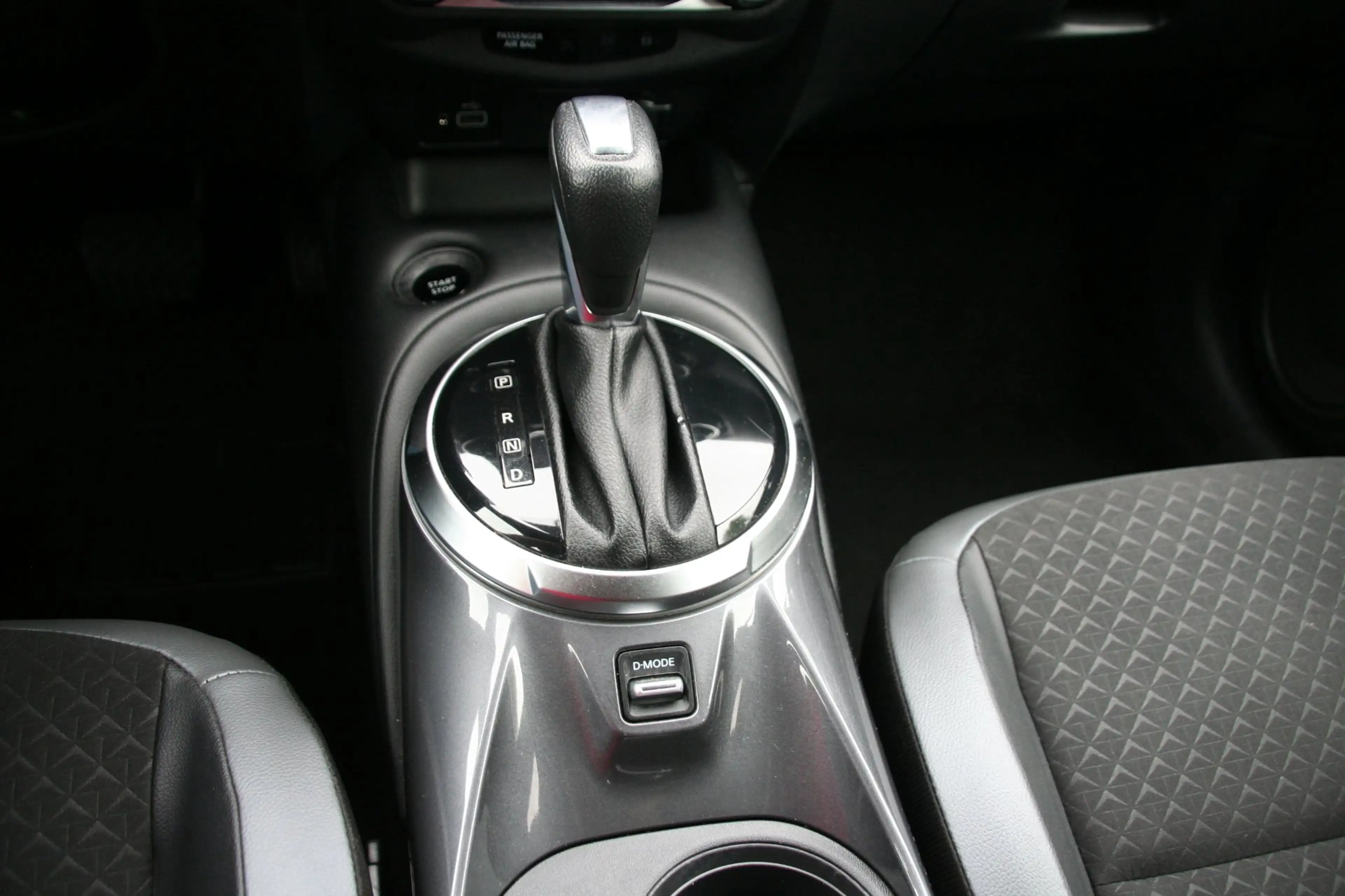 Nissan Juke 1.6 Hybrid Tekna, CLIMA, NAVI, 360 CAMERA, HALF LE — photo 20