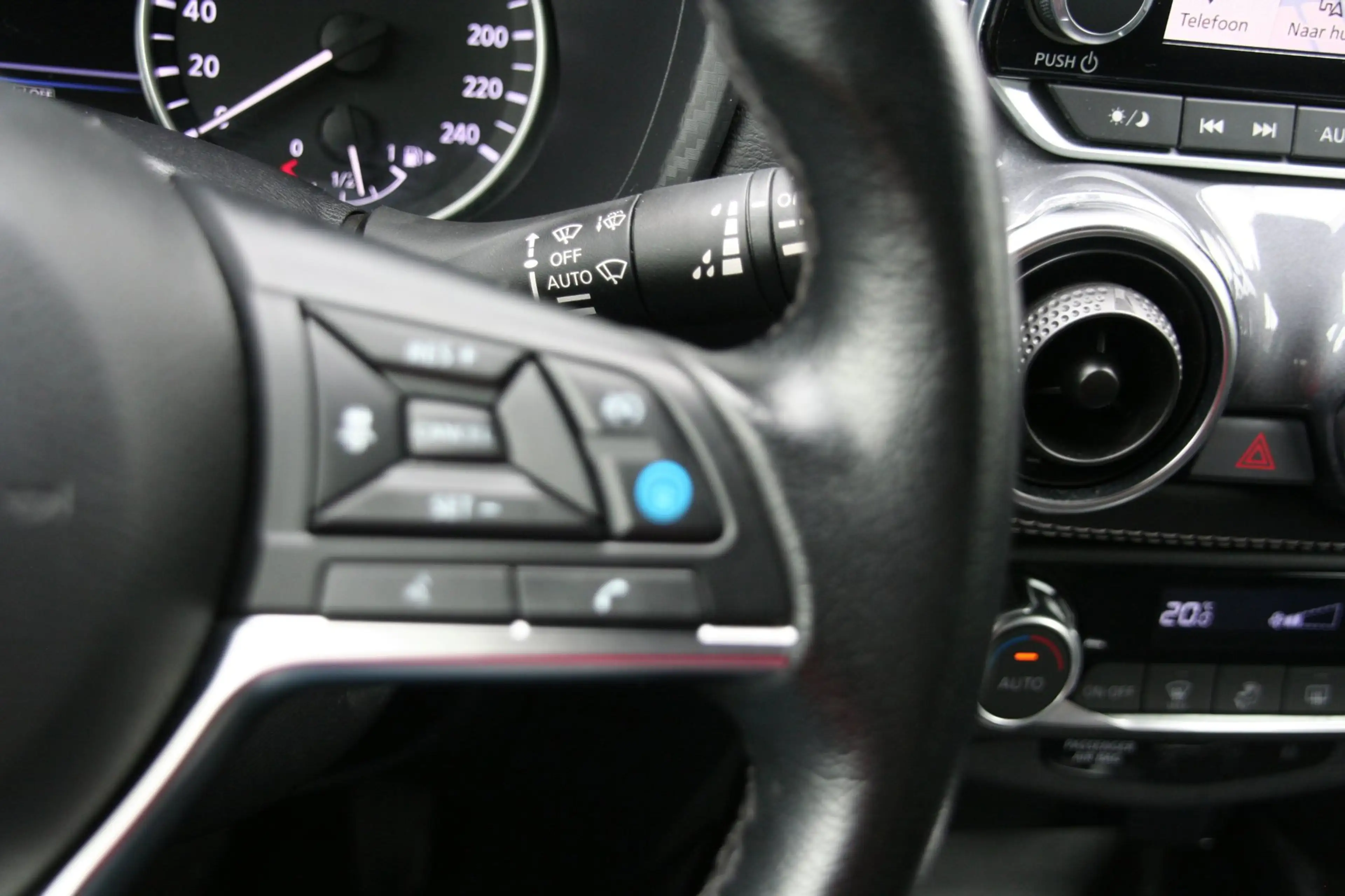Nissan Juke 1.6 Hybrid Tekna, CLIMA, NAVI, 360 CAMERA, HALF LE — photo 24
