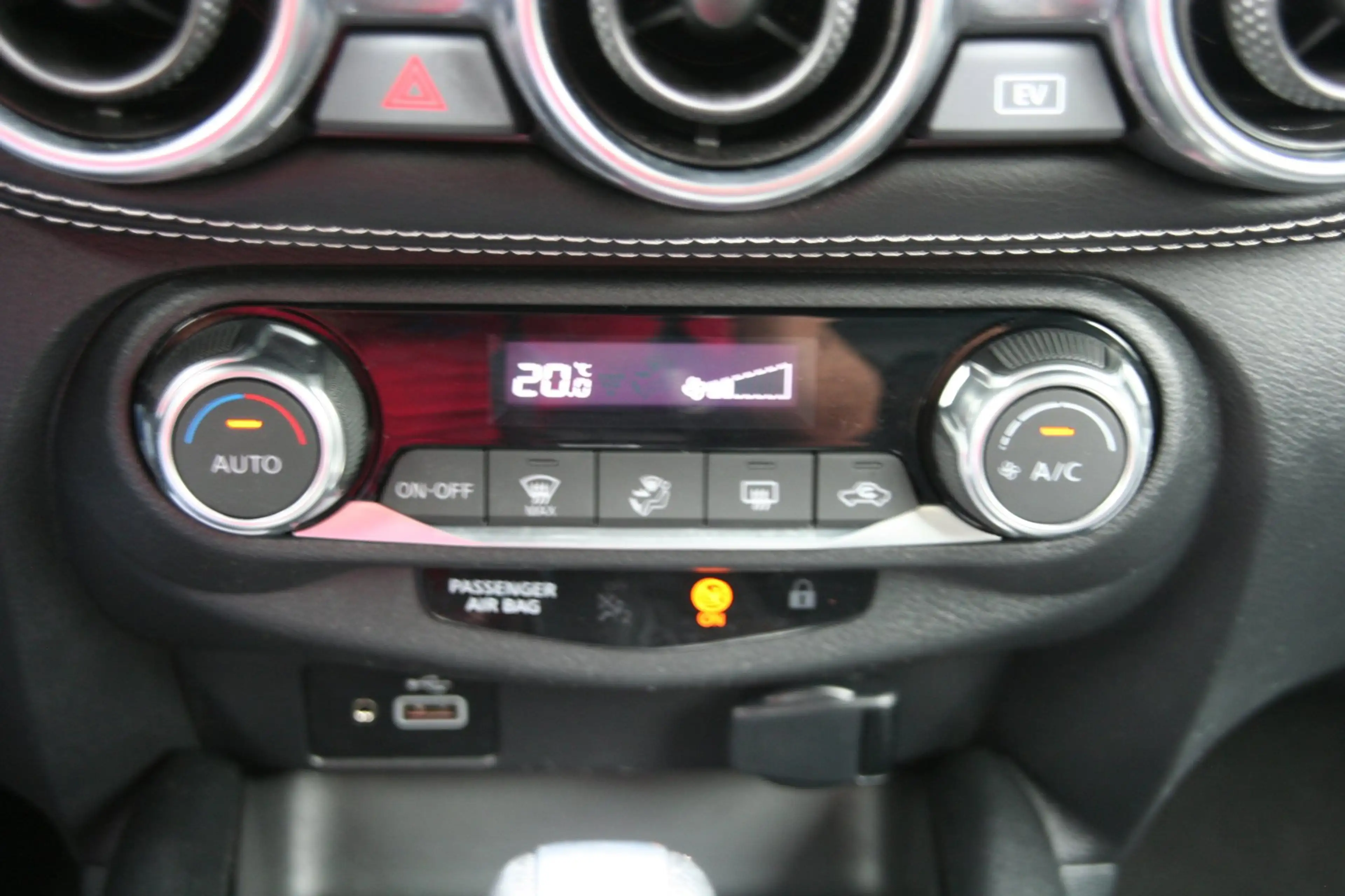 Nissan Juke 1.6 Hybrid Tekna, CLIMA, NAVI, 360 CAMERA, HALF LE — photo 34