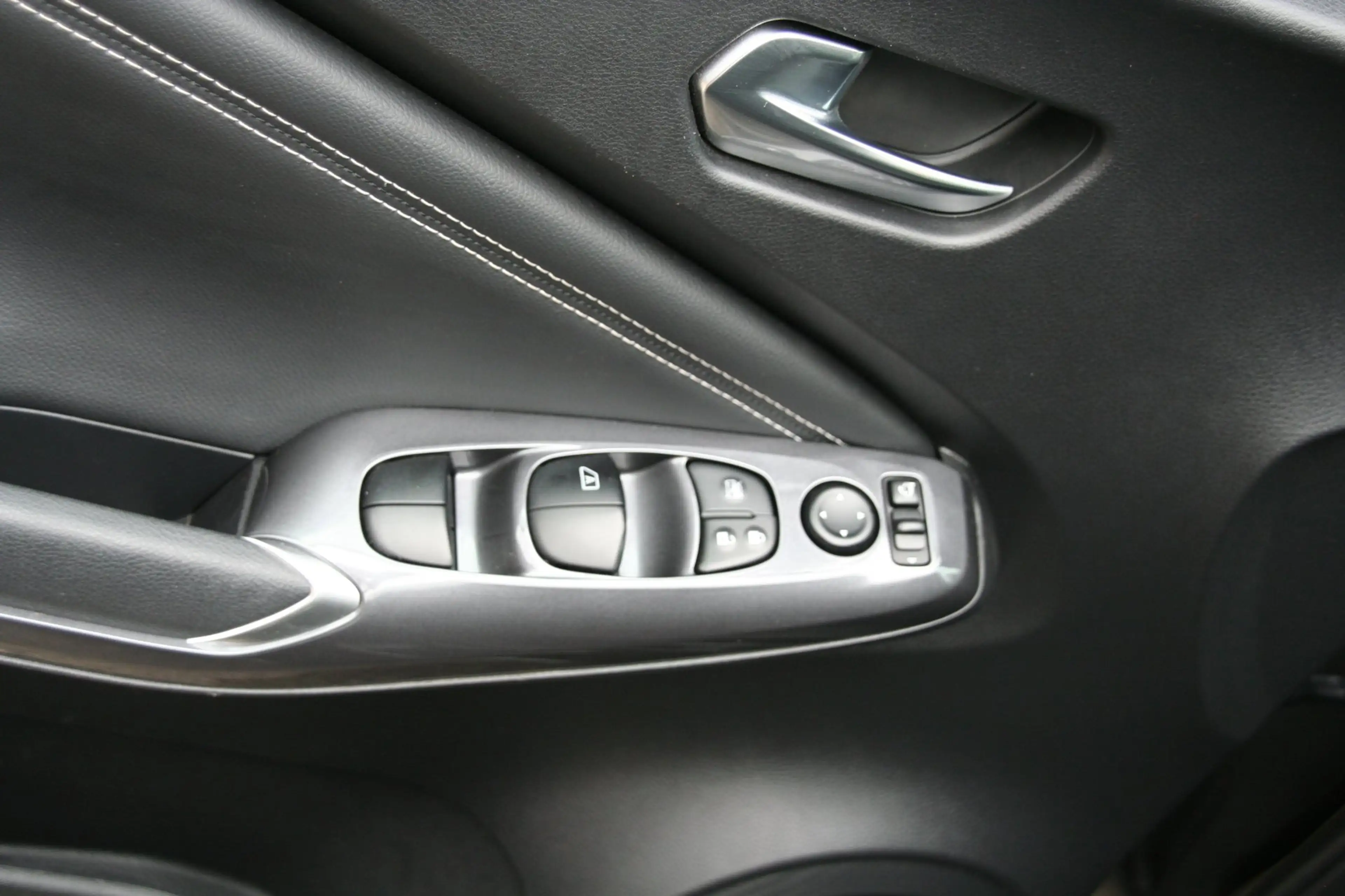 Nissan Juke 1.6 Hybrid Tekna, CLIMA, NAVI, 360 CAMERA, HALF LE — photo 35