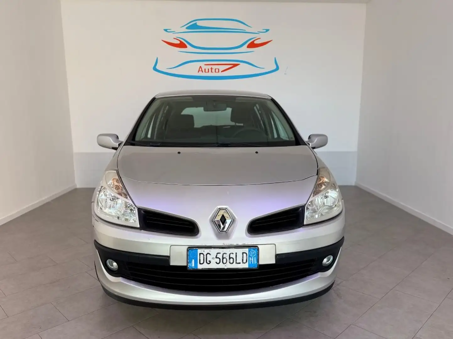 Renault Clio 1.2. 16V 5 porte Luxe Argent - 1