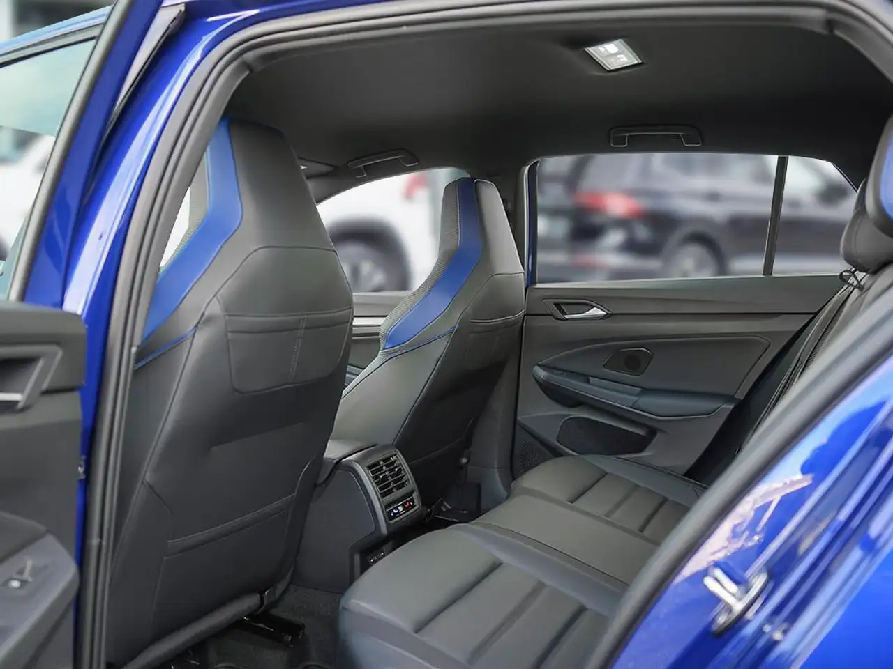 Volkswagen Golf R снимка Volkswagen Golf R