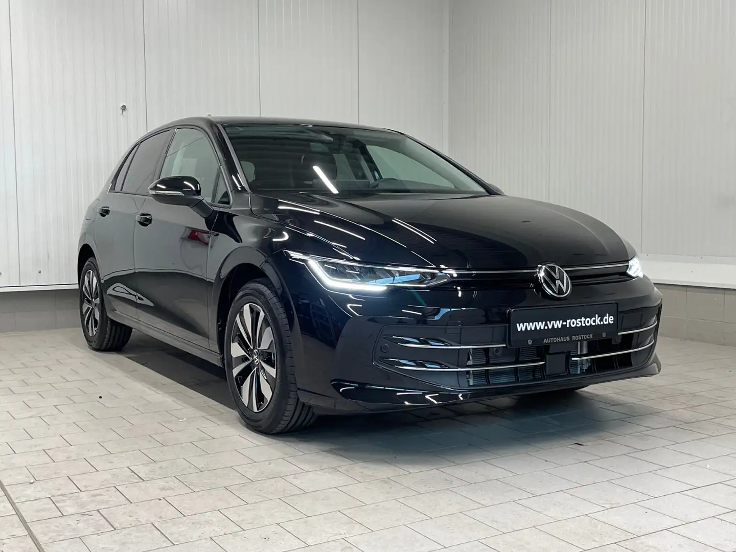 Volkswagen Golf VIII Goal 1.5 eTSI DSG LED NAVI RFK IDA Schwarz - 2