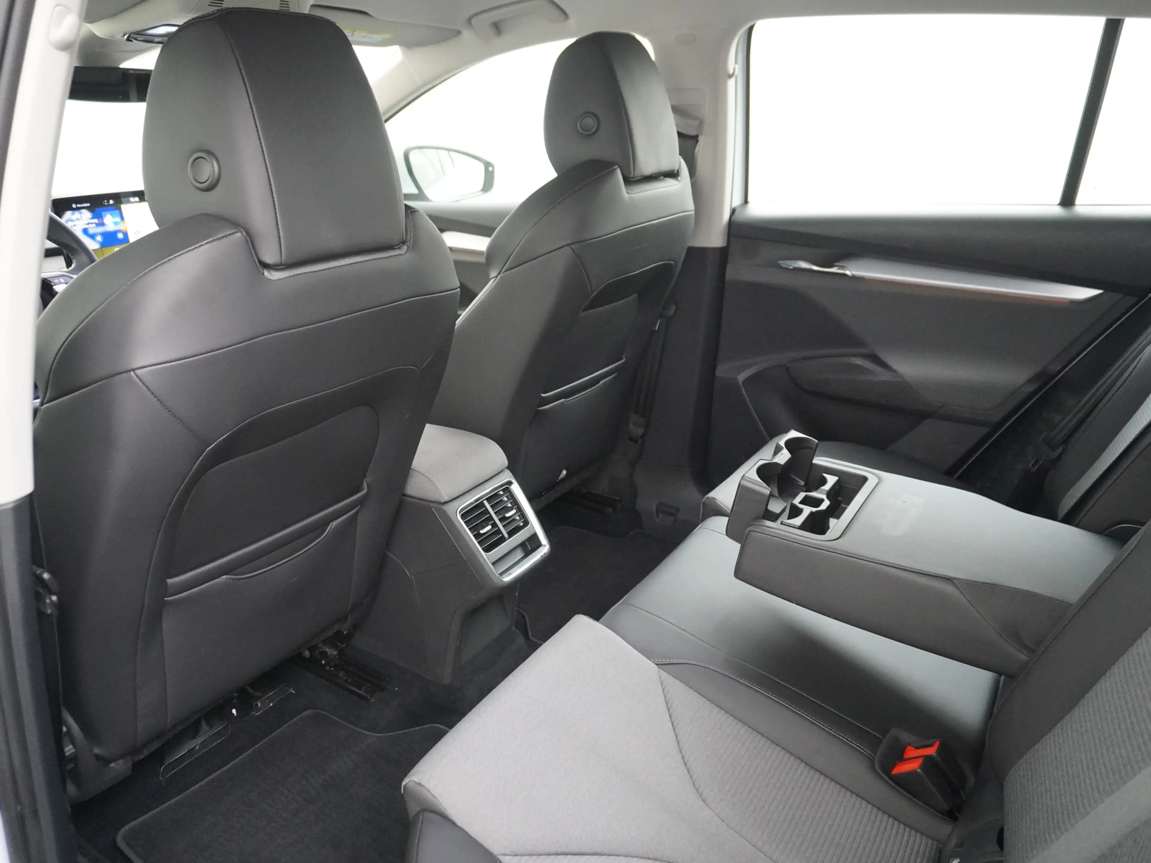 Skoda Enyaq iV 60 SOH 92% Apple Carplay Android Auto Navi Ecc — photo 11