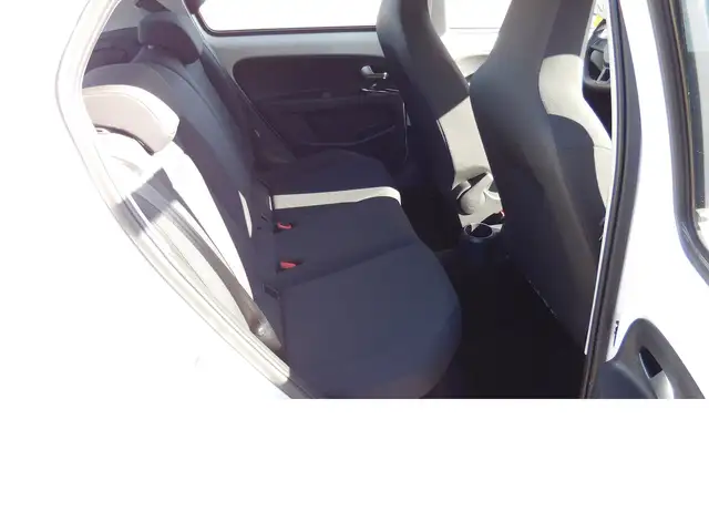 Volkswagen Up! view 11
