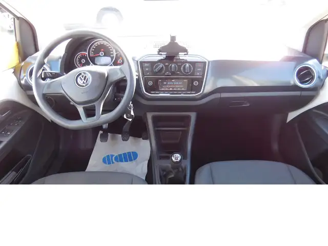 Volkswagen Up! view 8