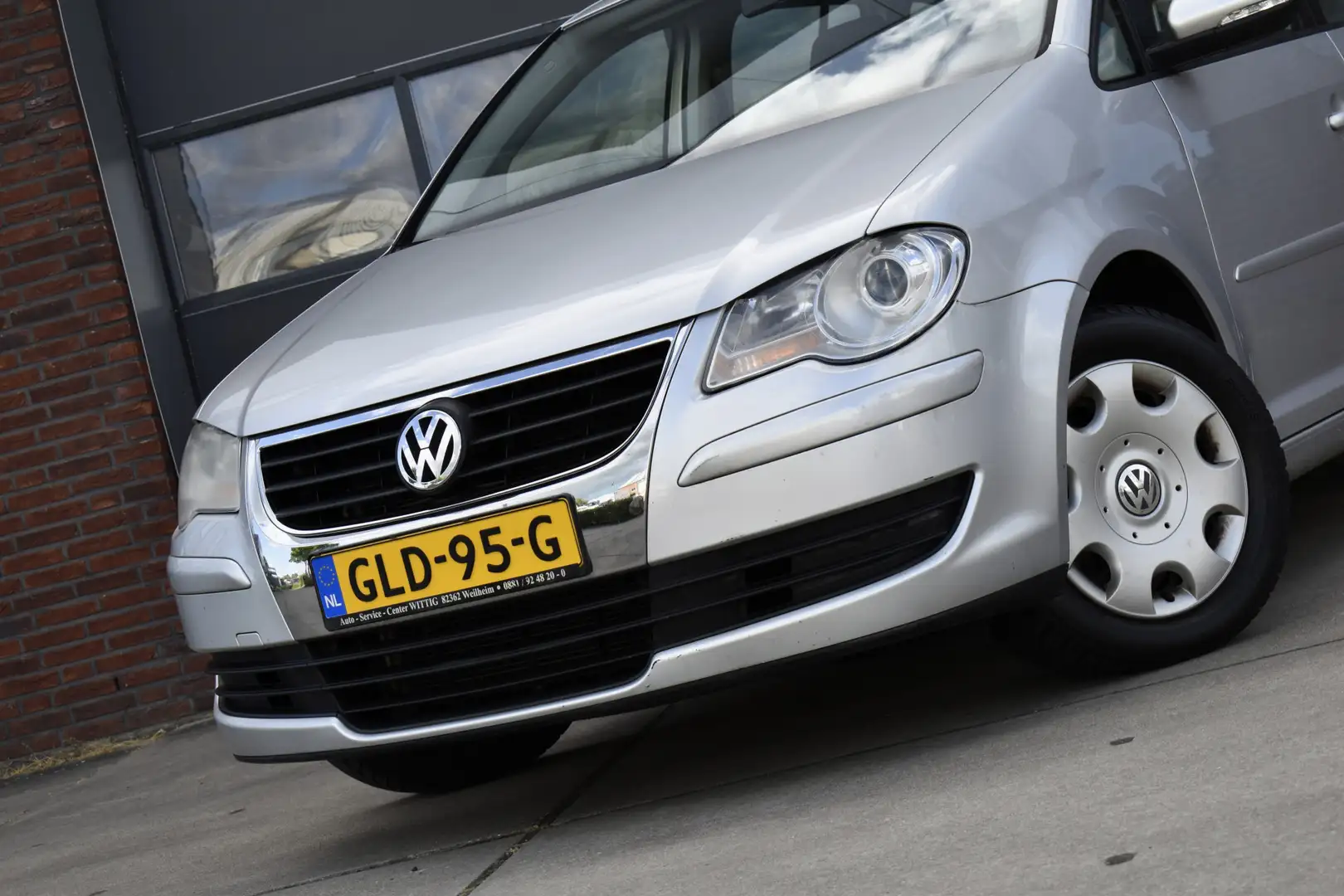 Volkswagen Touran 1.4 TSI Comfortline 7p Cruise - Clima - Youngtimer Grijs - 2