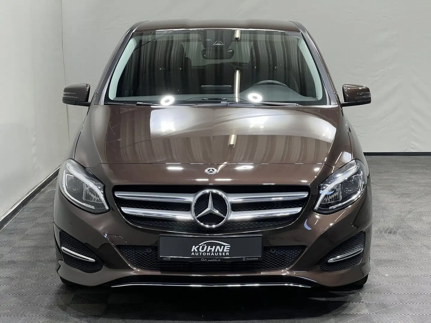 Mercedes-Benz B 250 4MATIC Urban +Navi+LED+AHK+Totw+SHZ+Spur Brun - 2