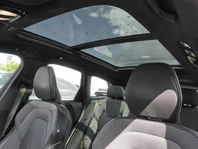Volvo XC60 view 8