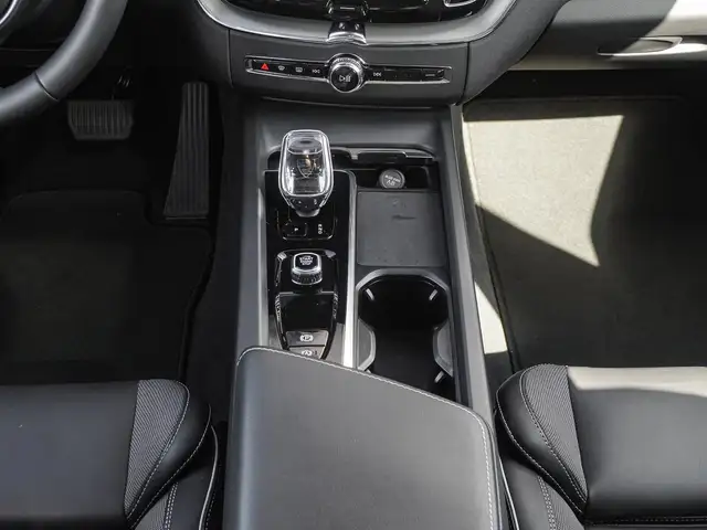 Volvo XC60 view 15