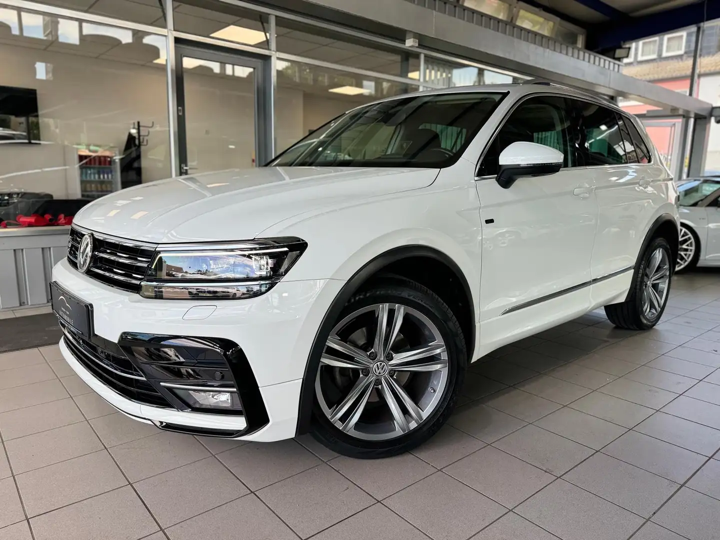 Volkswagen Tiguan 2.0TDI 4Motion Join R-Line DSG AHK PANO Weiß - 2