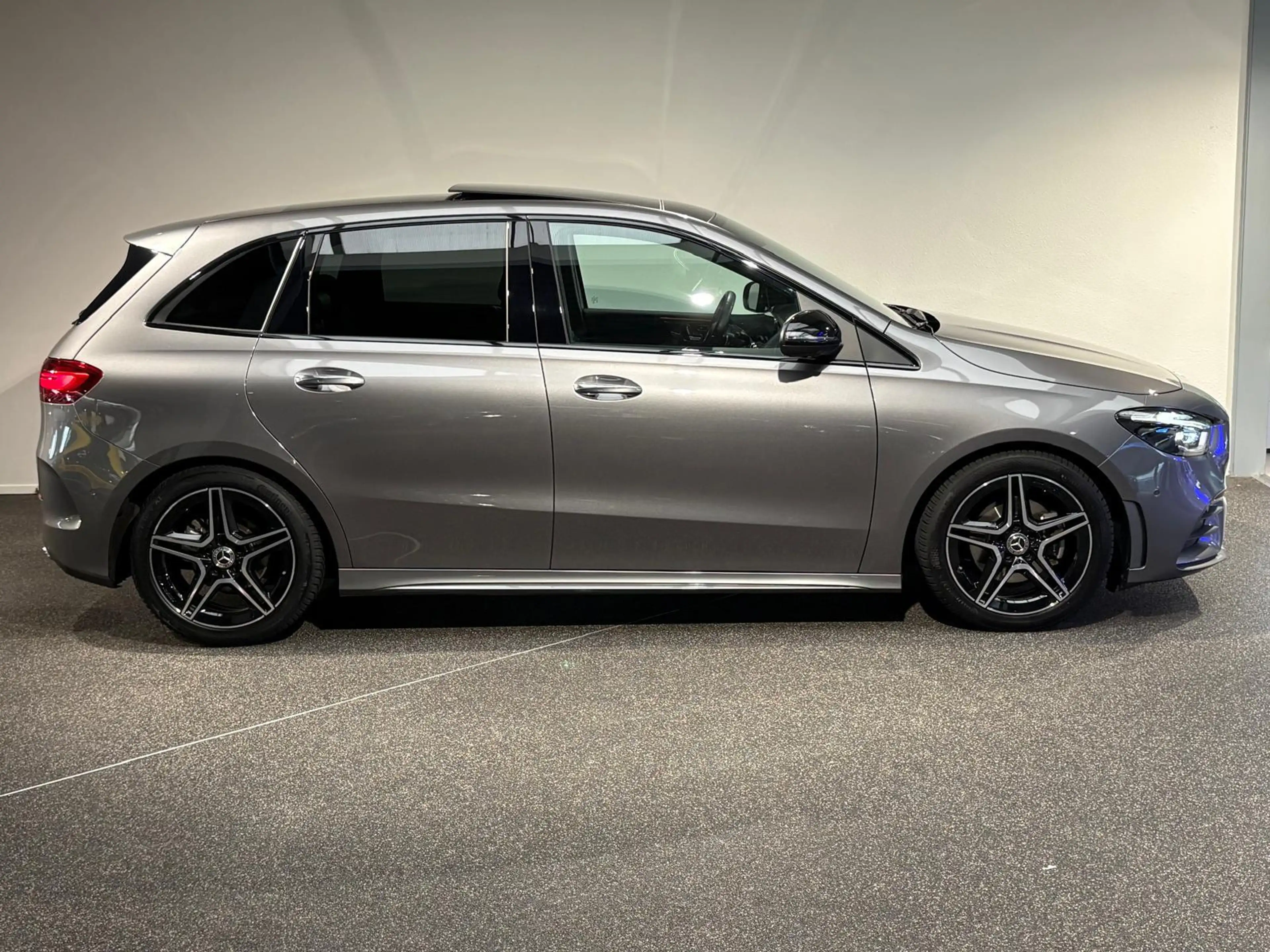 Mercedes-Benz B 180 AMG Line | Panoramadak | Elektrisch verstelbare st — photo 16