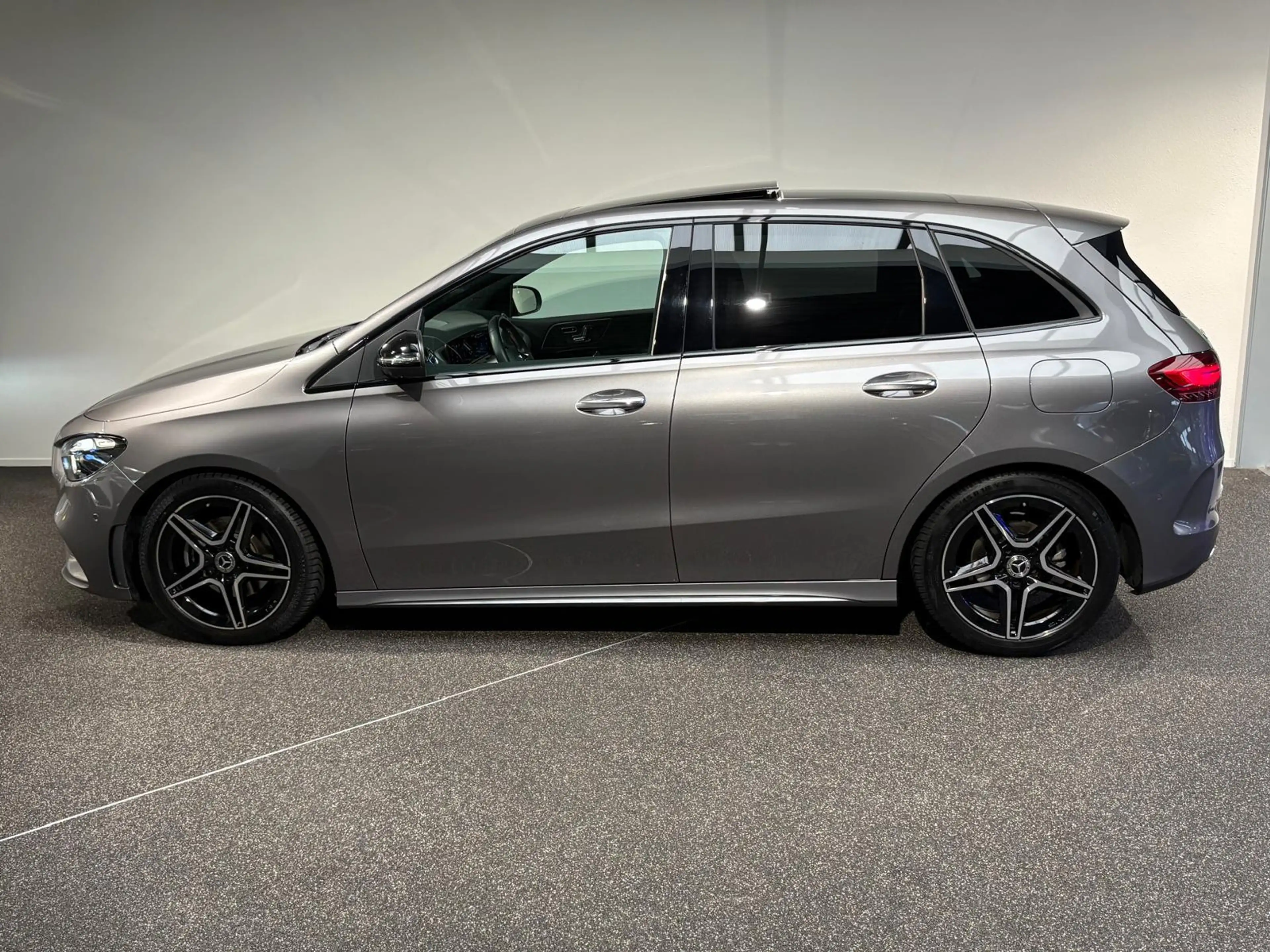 Mercedes-Benz B 180 AMG Line | Panoramadak | Elektrisch verstelbare st — photo 37