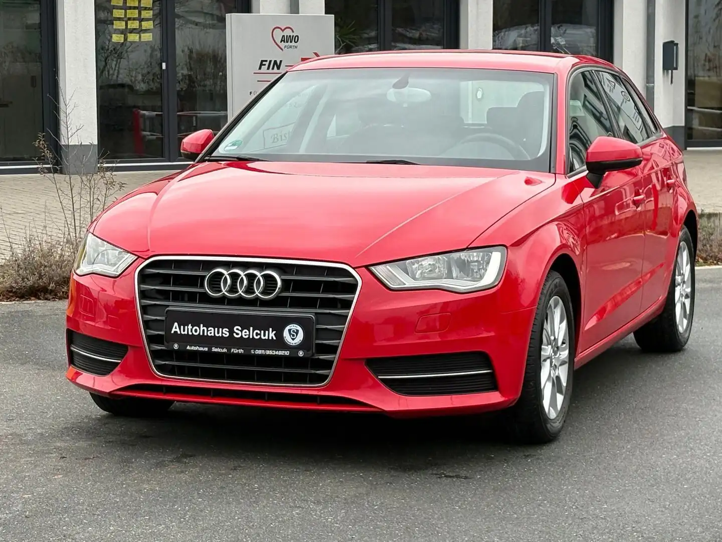Audi A3 Attraction *Klima*PDC*SHZ*1.Hand* Rot - 2