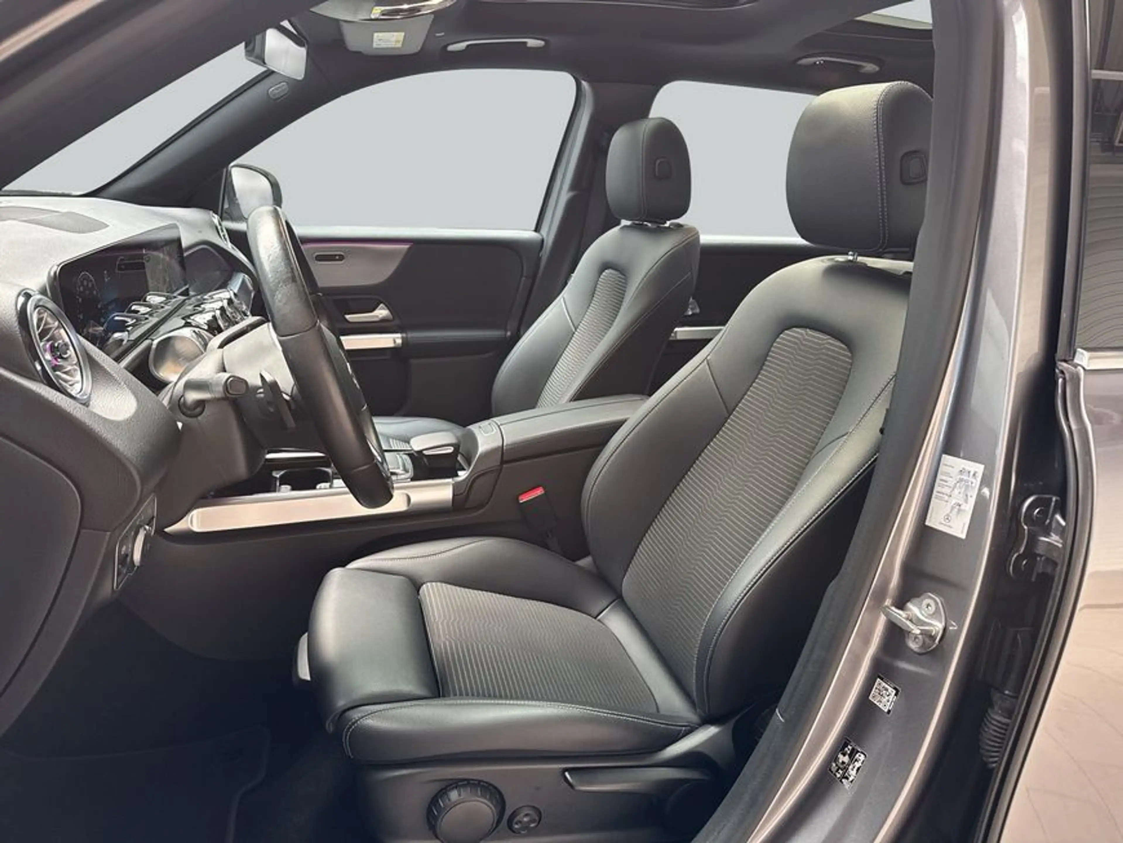 Mercedes-Benz EQB 300 EQB — photo 10
