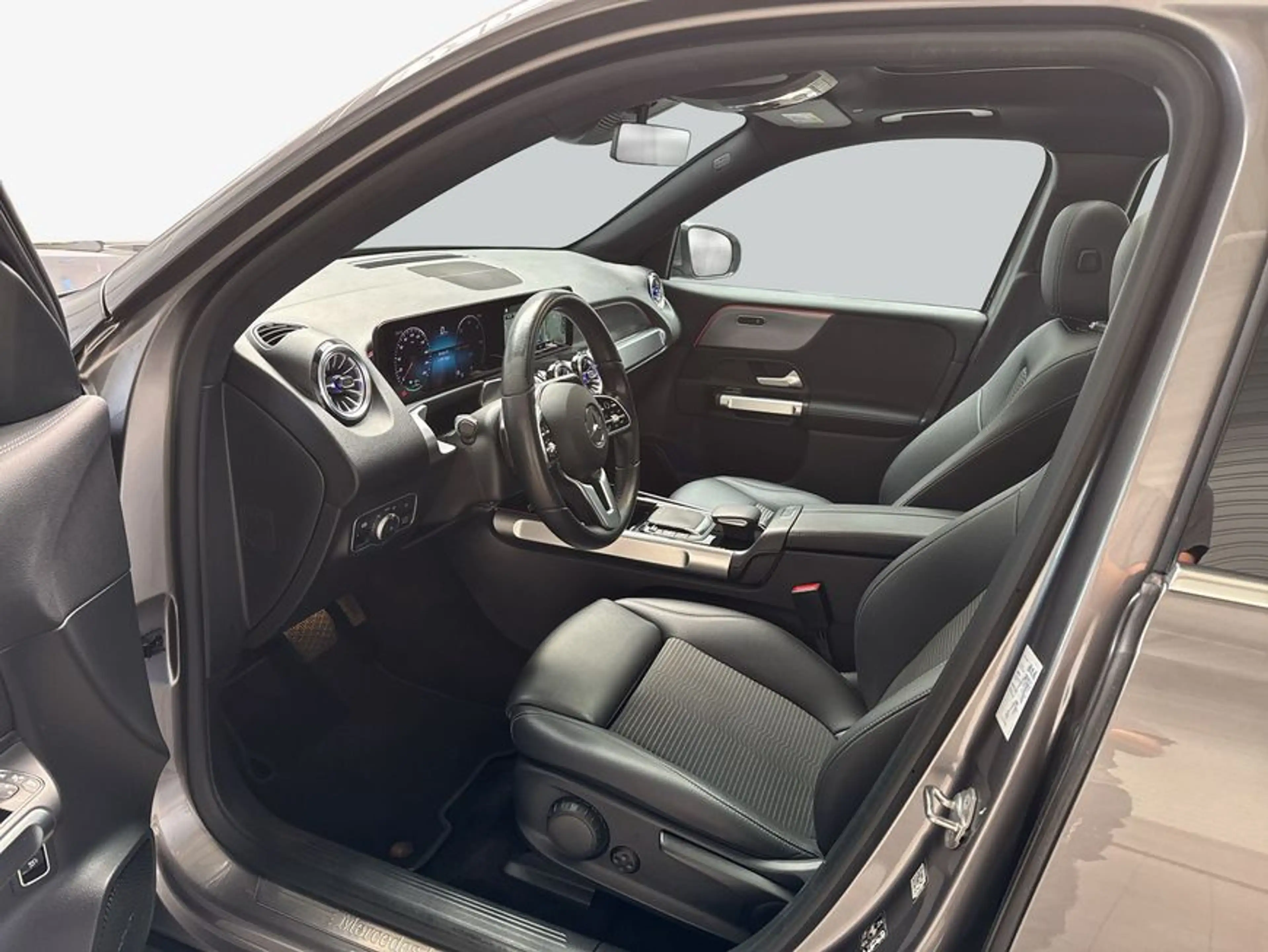Mercedes-Benz EQB 300 EQB — photo 9