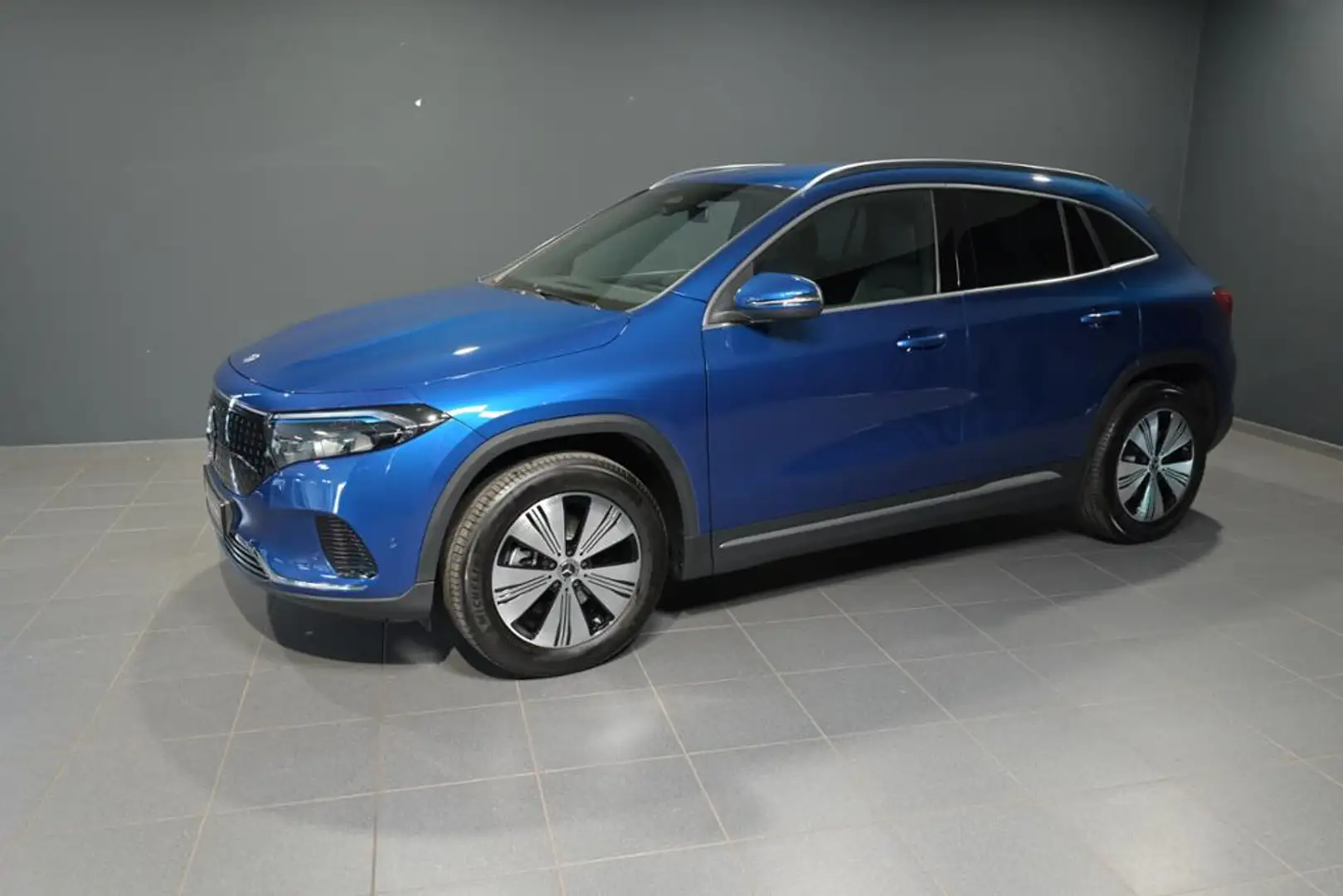 Mercedes-Benz EQA 250 LED/KAMERA/SHZ/DISTRONIC Синій - 1