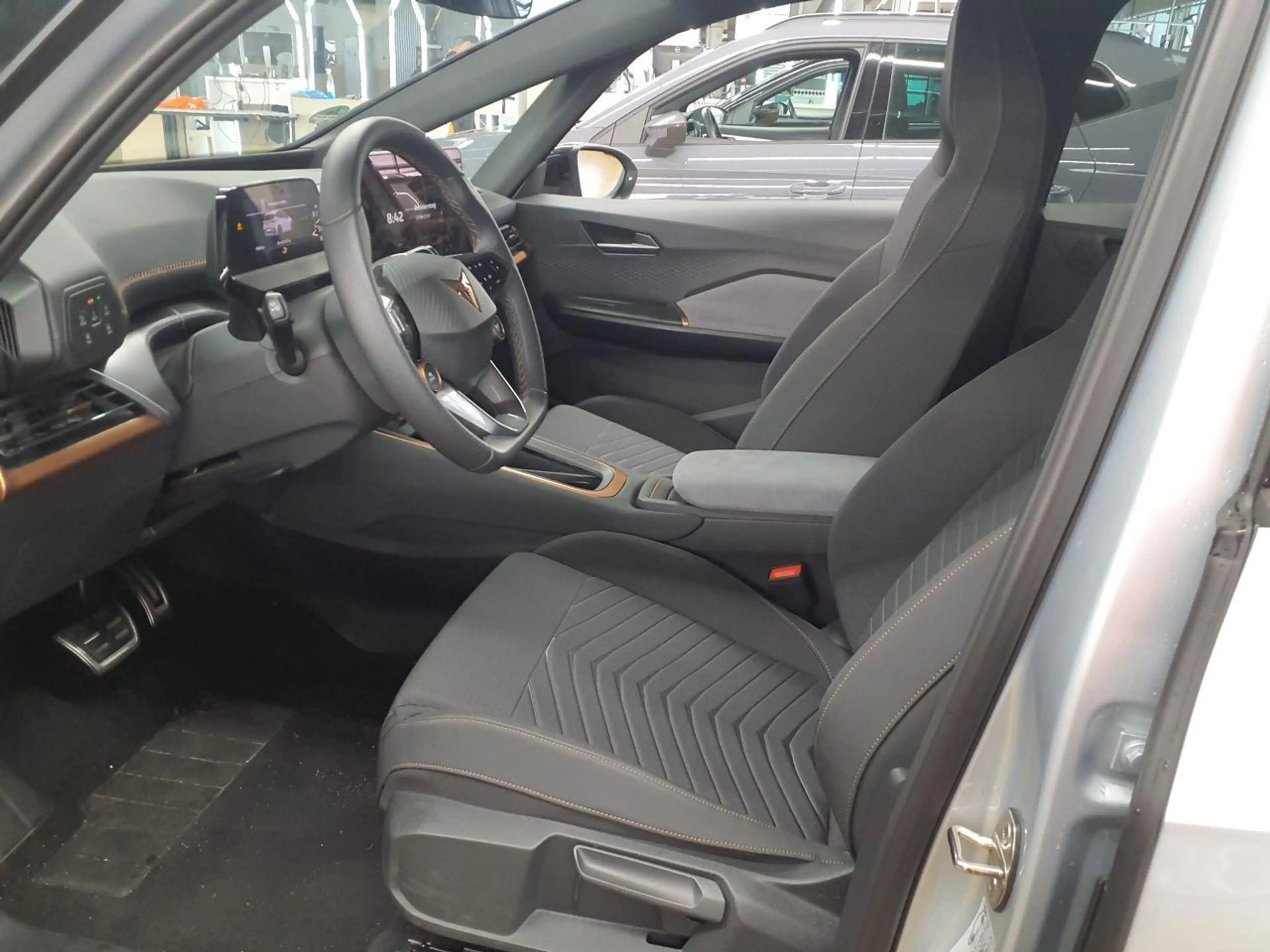 CUPRA Born e-Boost / 84 kWh, Navi, ParkAssist, LED, WP — photo 6