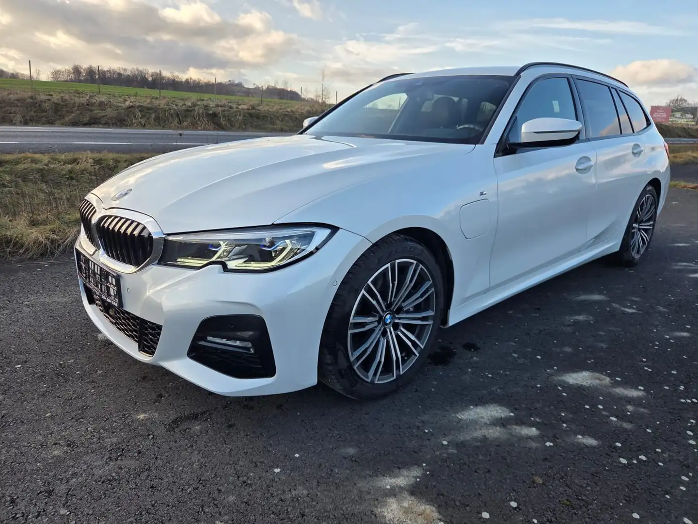 BMW 330 330 e xDrive M Sport Plug in Hybrid Individual Blanc - 1