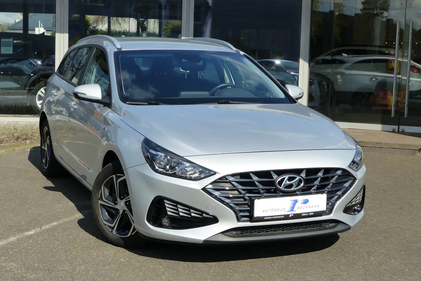 Hyundai i30 SW CRDi Aut. 48V App Kamera DAB Tempo Grau - 1